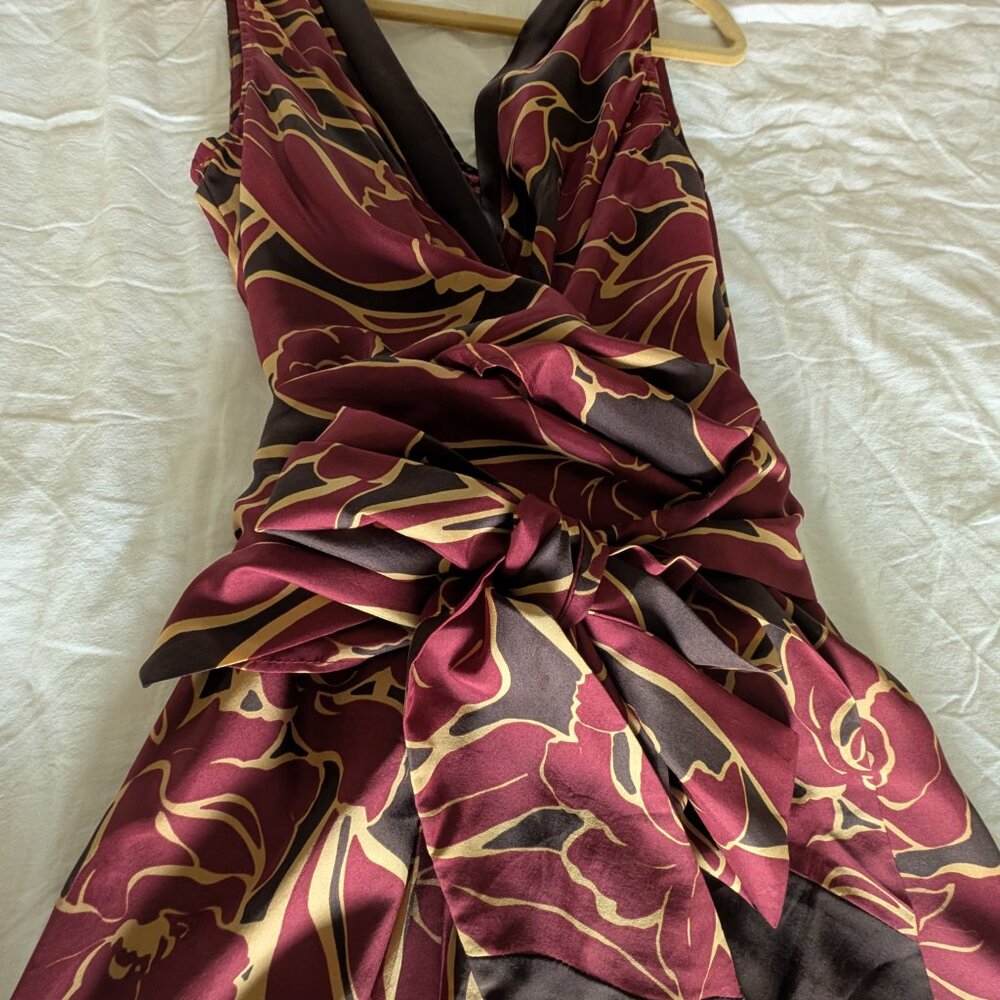 BCBGMAXAZRIA silk dress V-neck wraparound sash belt sz 10 claret & coffee floral